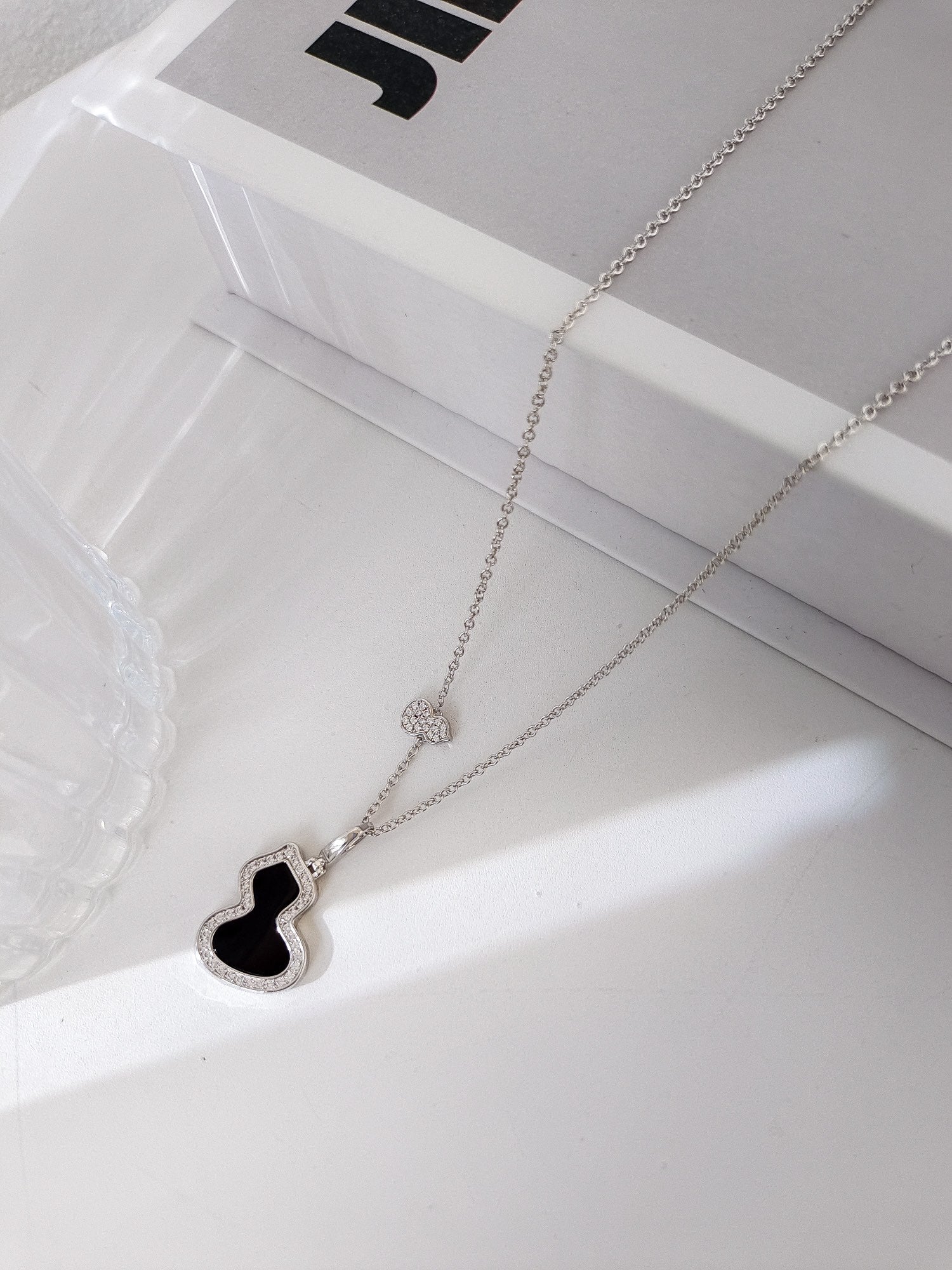 QEELIN WULU 2 MOTIF ONYX SILVER NECKLACE