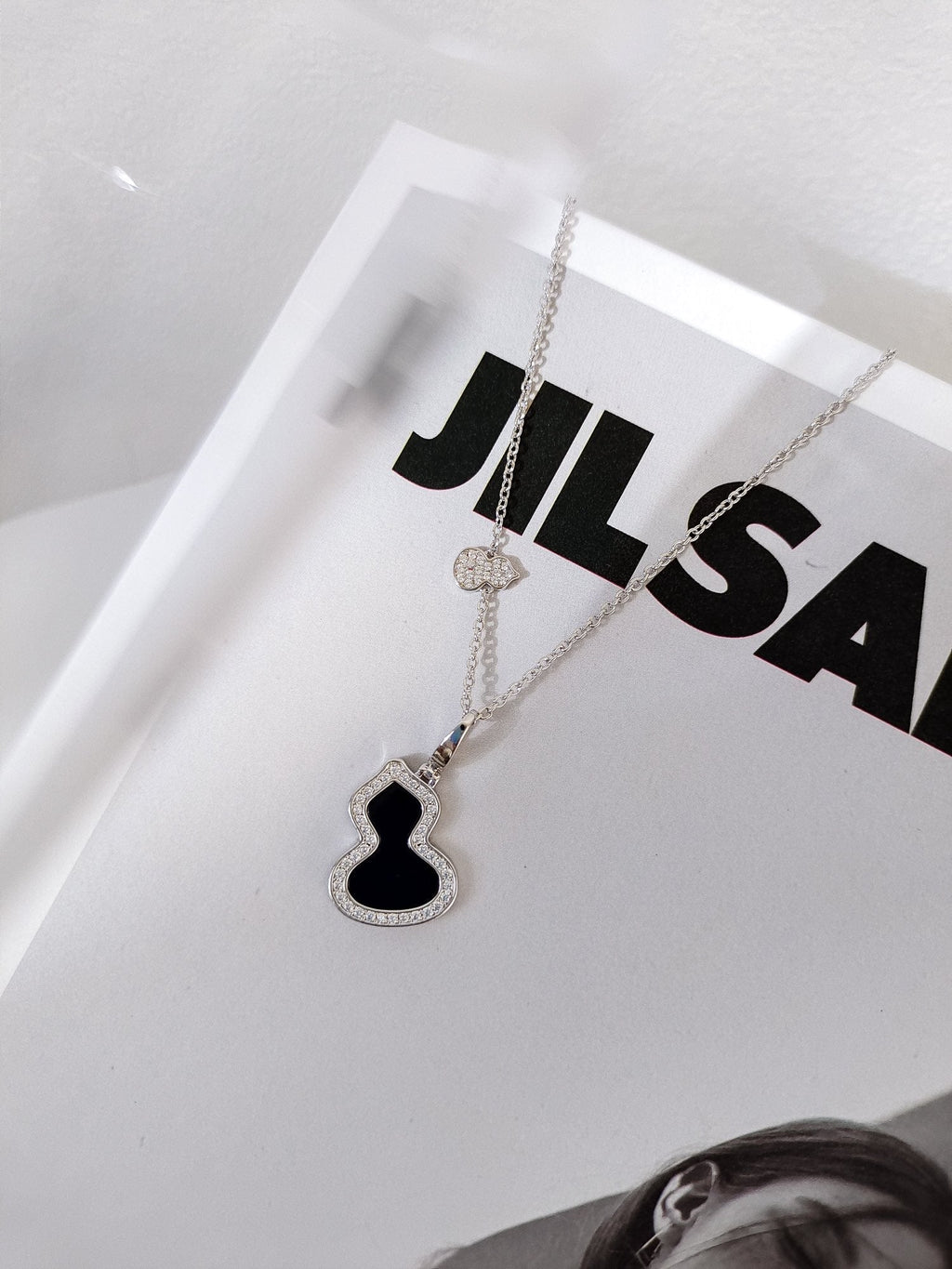 QEELIN WULU 2 MOTIF ONYX SILVER NECKLACE