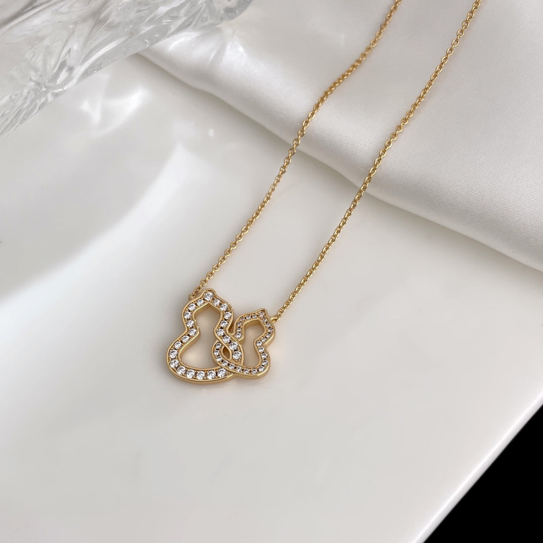 QEELIN WULU DOUBLE DIAMOND NECKLACE