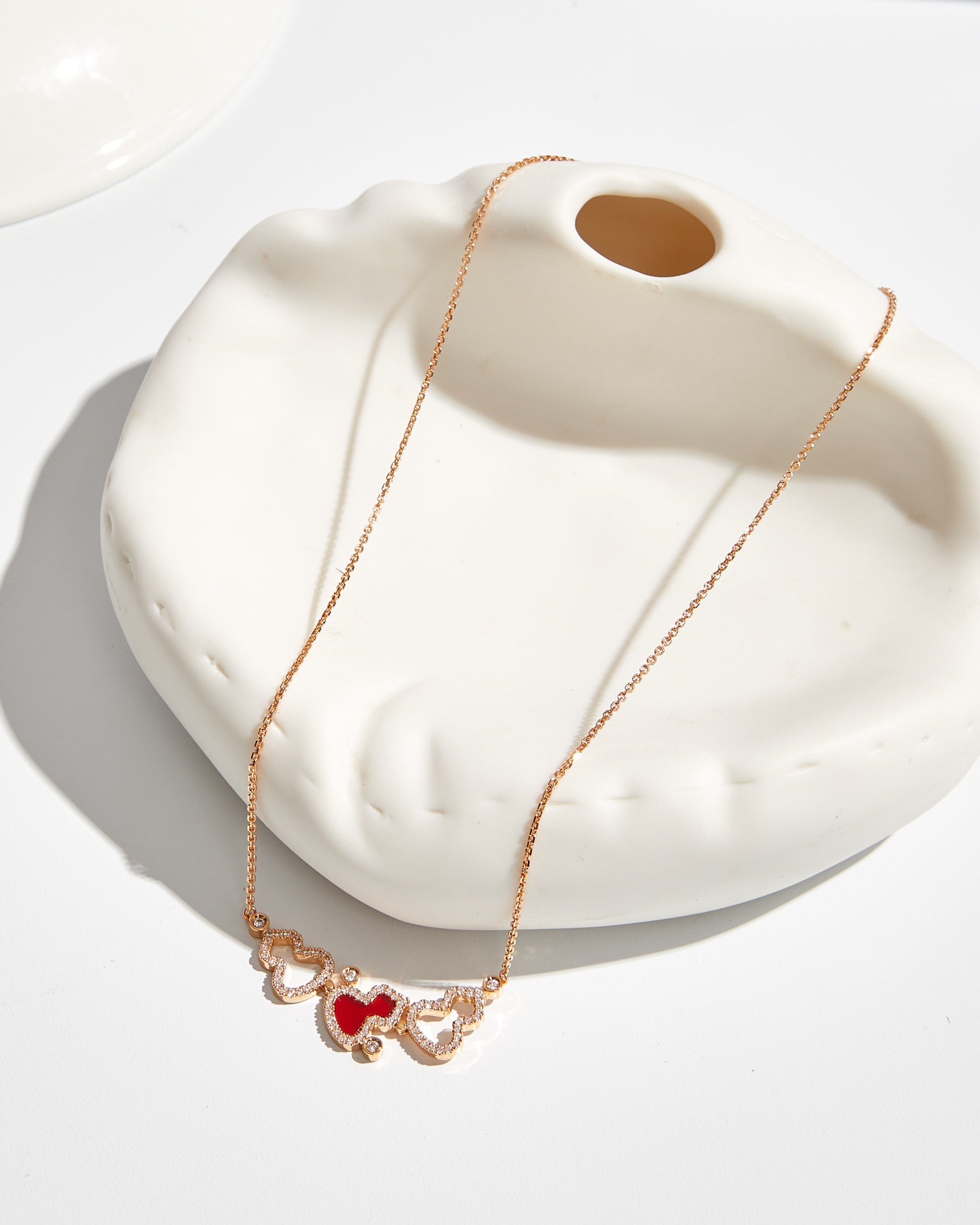 QEELIN WULU 3 MOTIF DIAMOND PINK GOLD NECKLACE