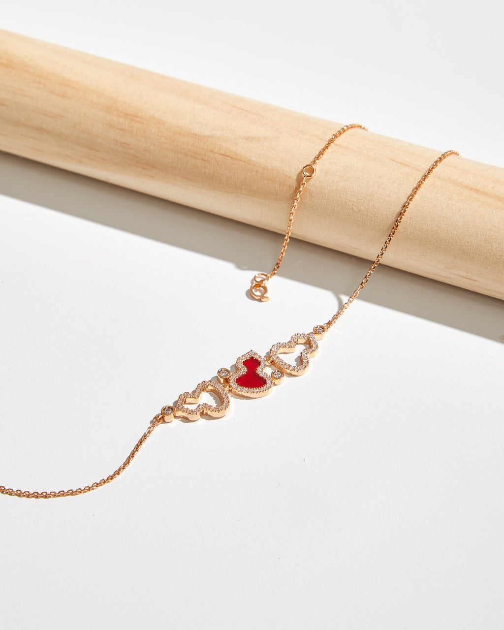 QEELIN WULU 3 MOTIF DIAMOND PINK GOLD NECKLACE