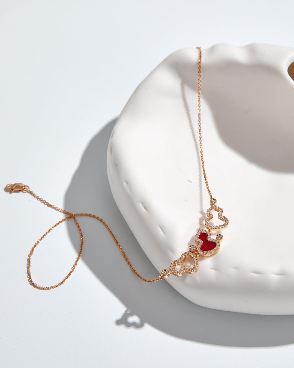 QEELIN WULU 3 MOTIF DIAMOND PINK GOLD NECKLACE