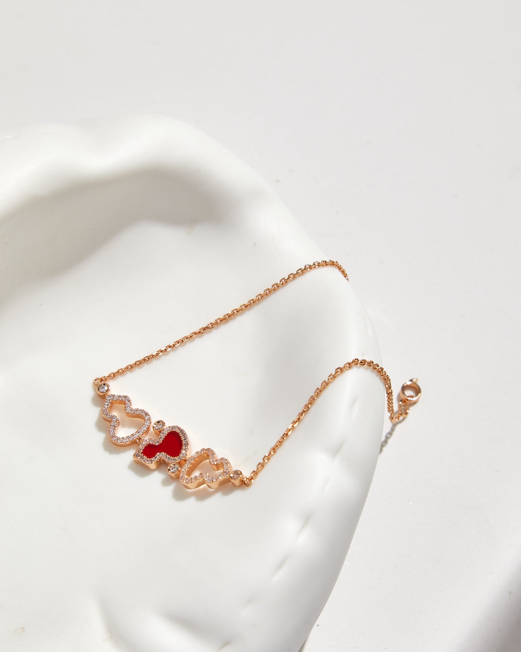 QEELIN WULU DIAMOND 3 MOTIF PINK GOLD BRACELET