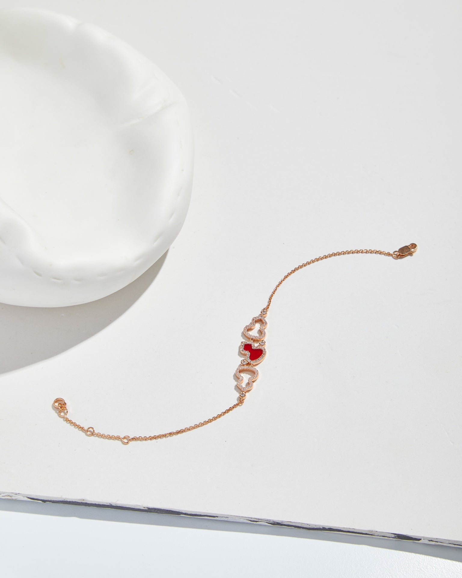 QEELIN WULU DIAMOND 3 MOTIF PINK GOLD BRACELET