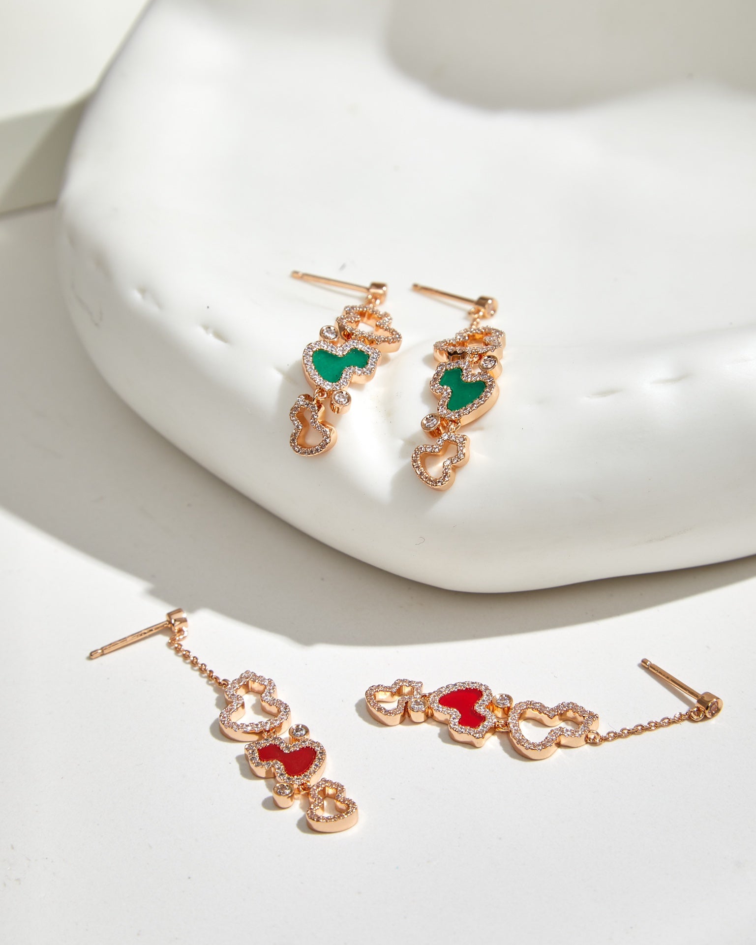 QEELIN WULU 3 MOTIF DROP DIAMOND PINK GOLD EARRINGS