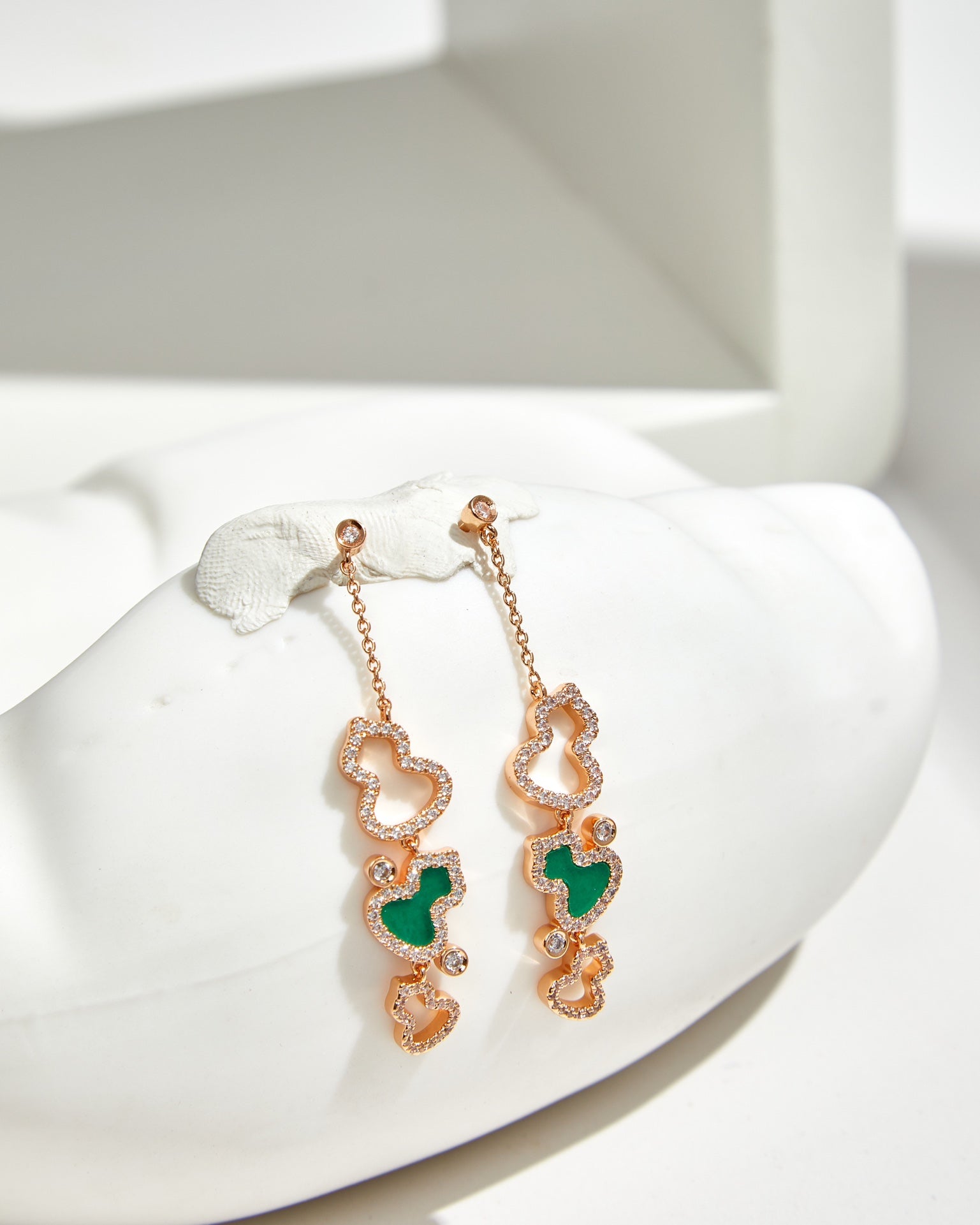 QEELIN WULU 3 MOTIF DROP DIAMOND PINK GOLD EARRINGS