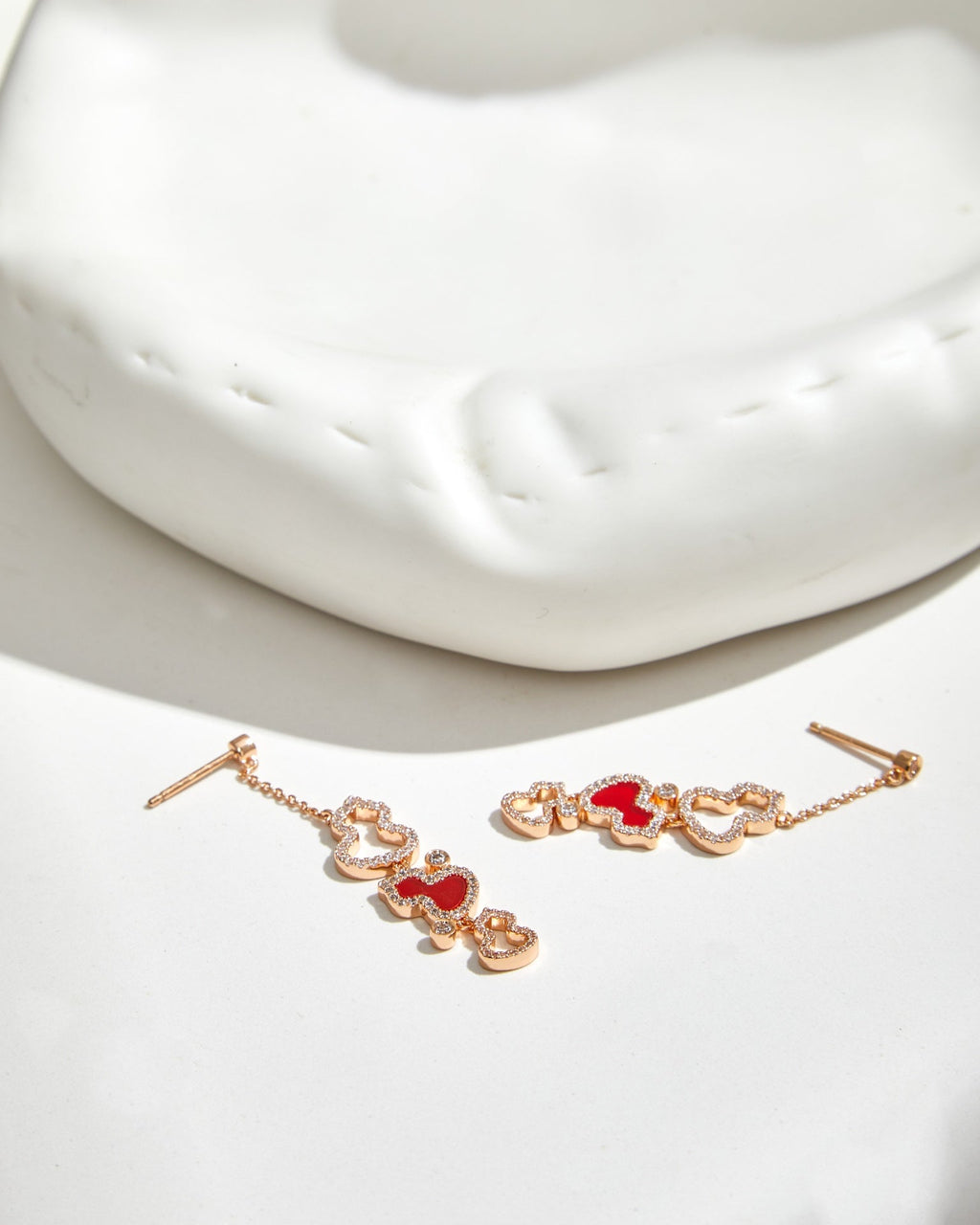 QEELIN WULU 3 MOTIF DROP DIAMOND PINK GOLD EARRINGS