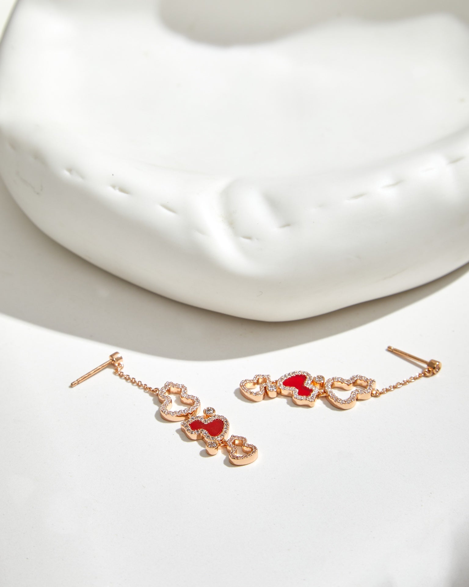 QEELIN WULU 3 MOTIF DROP DIAMOND PINK GOLD EARRINGS
