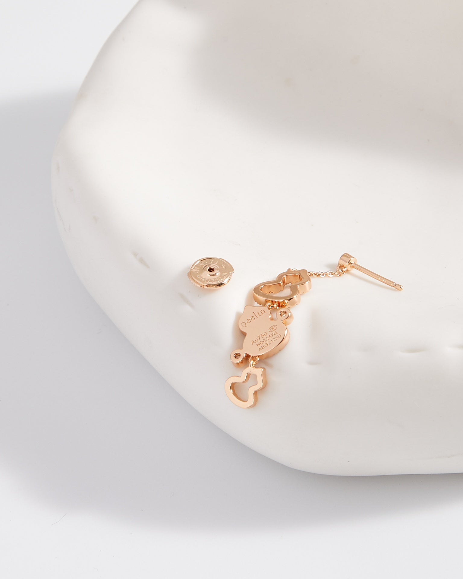 QEELIN WULU 3 MOTIF DROP DIAMOND PINK GOLD EARRINGS