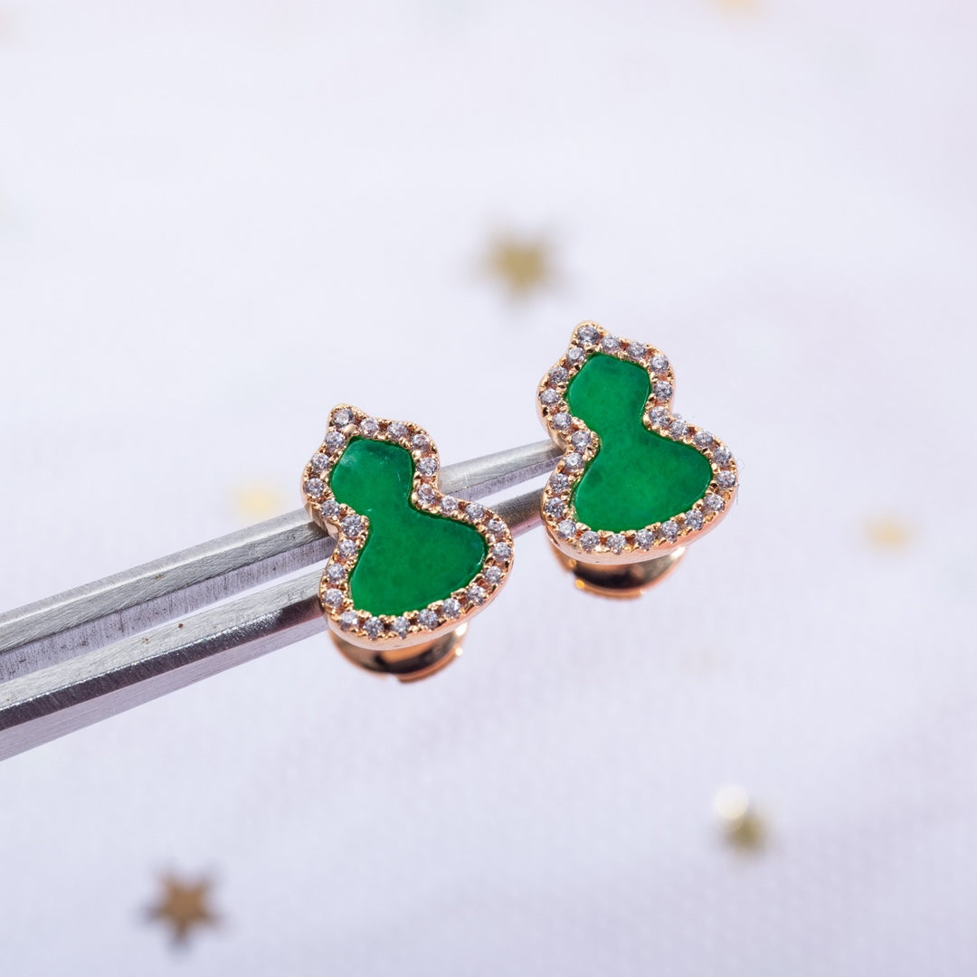 QEELIN WULU DIAMOND PINK GOLD STUD EARRINGS