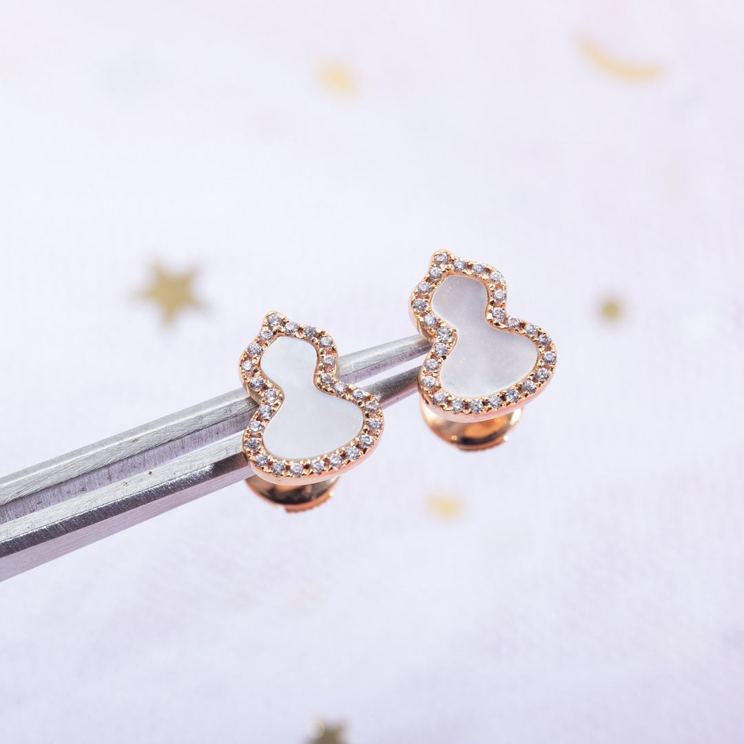 QEELIN WULU MOP DIAMOND PINK GOLD STUD EARRINGS
