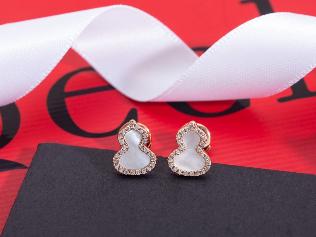 QEELIN WULU MOP DIAMOND PINK GOLD STUD EARRINGS