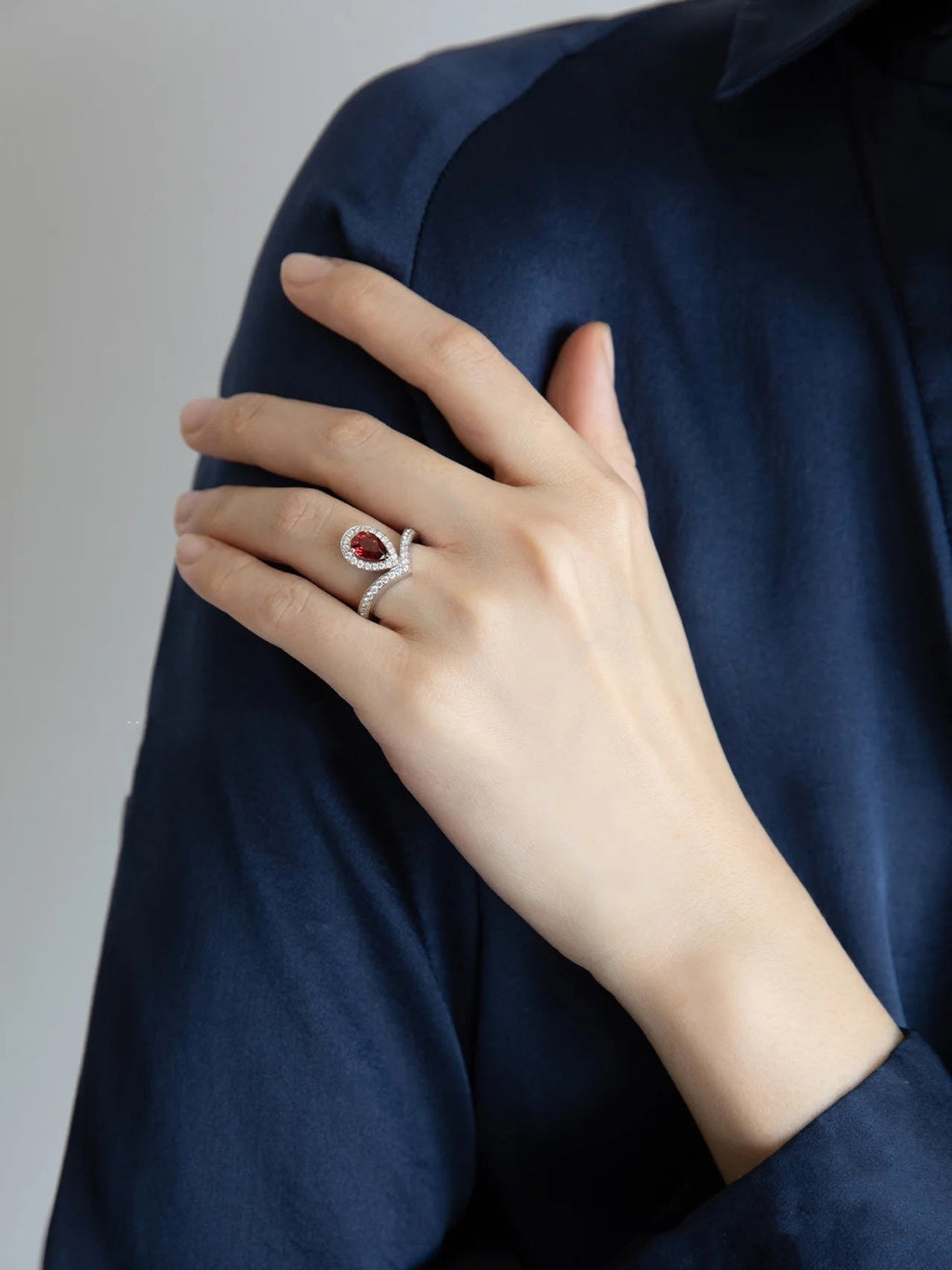 CHAUMET JOSEPHINE RED DIAMOND SILVER RING