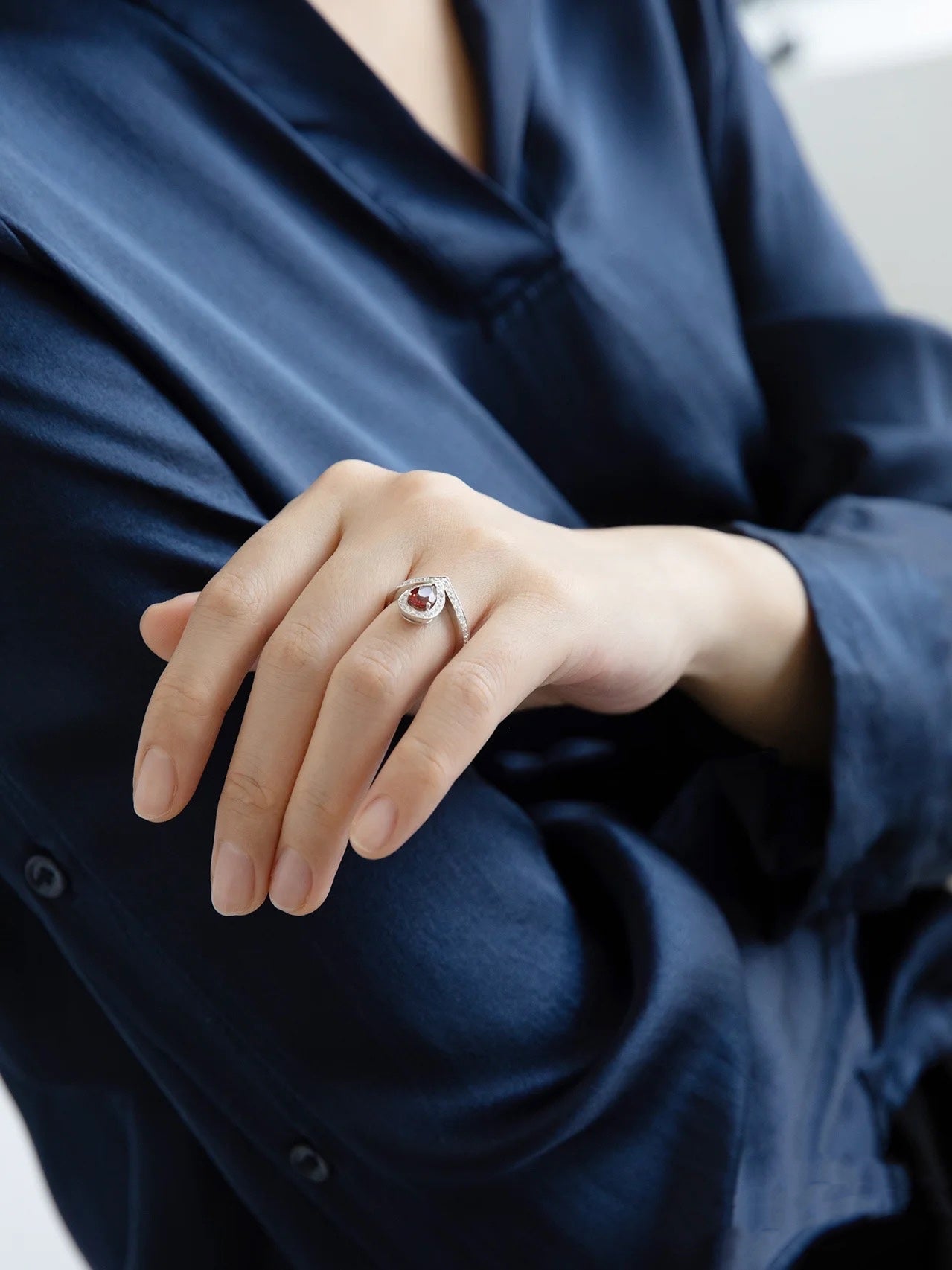 CHAUMET JOSEPHINE RED DIAMOND SILVER RING