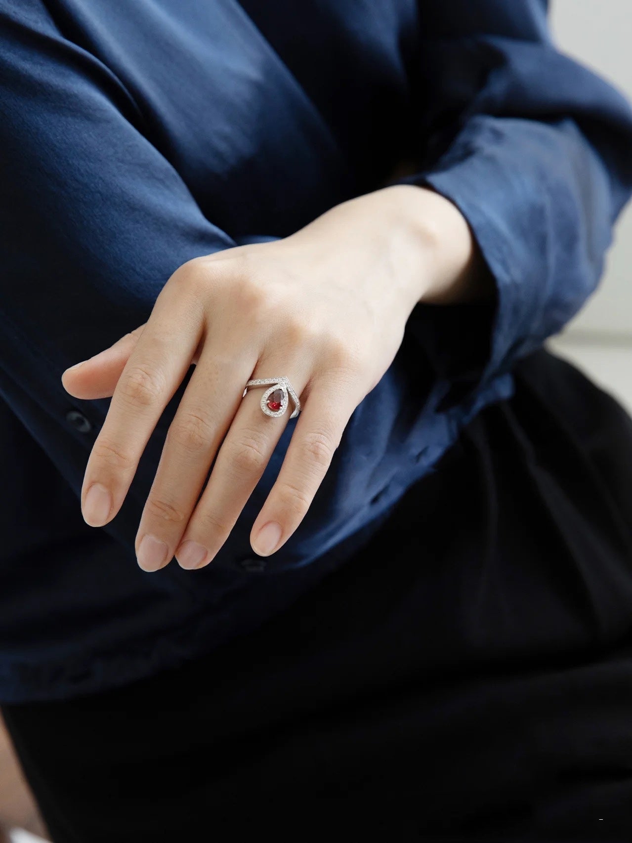 CHAUMET JOSEPHINE RED DIAMOND SILVER RING