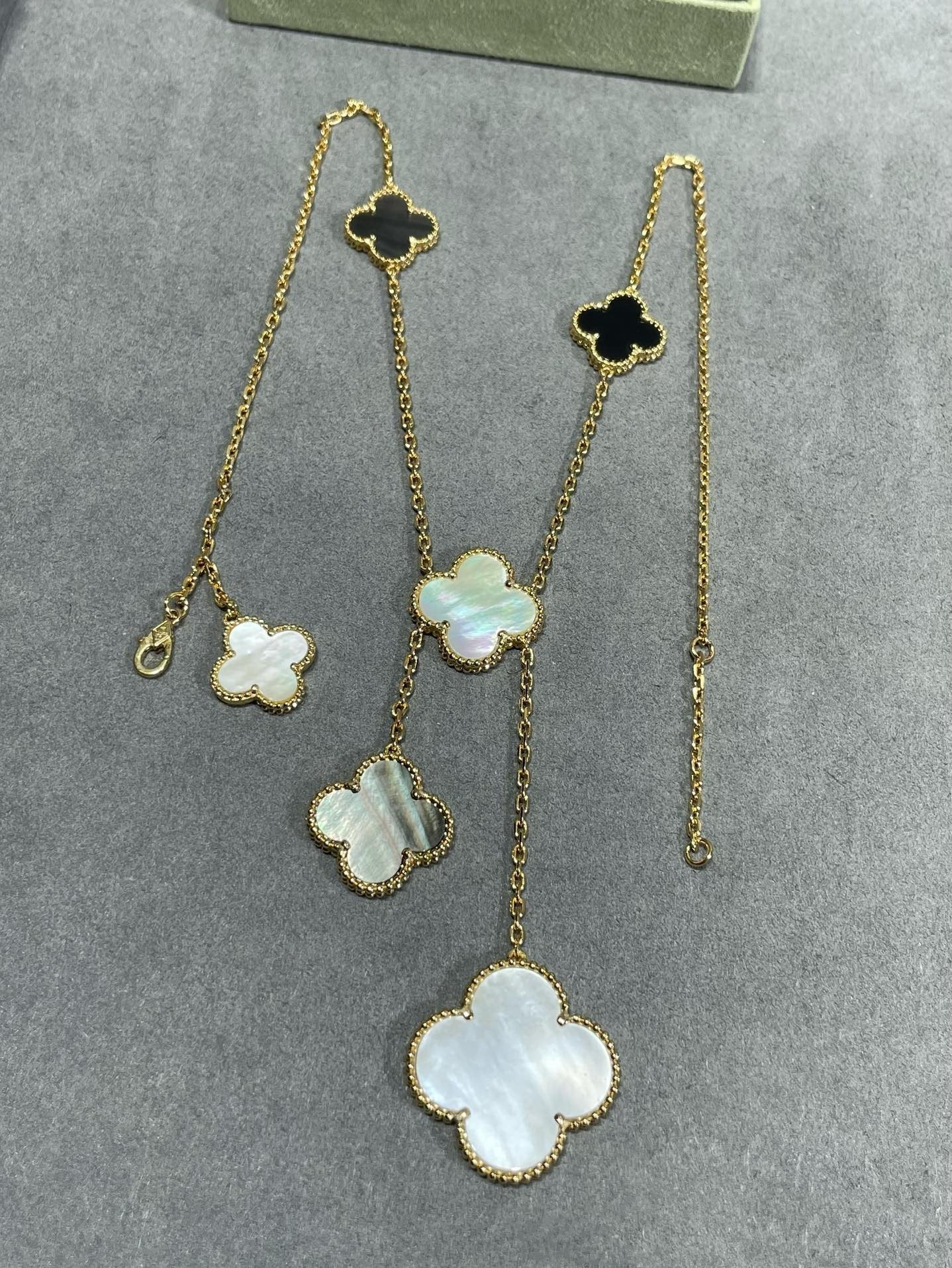 Van Cleef & Arpels CLOVER 6 MOTIF MOP ONYX GOLD NECKLACE