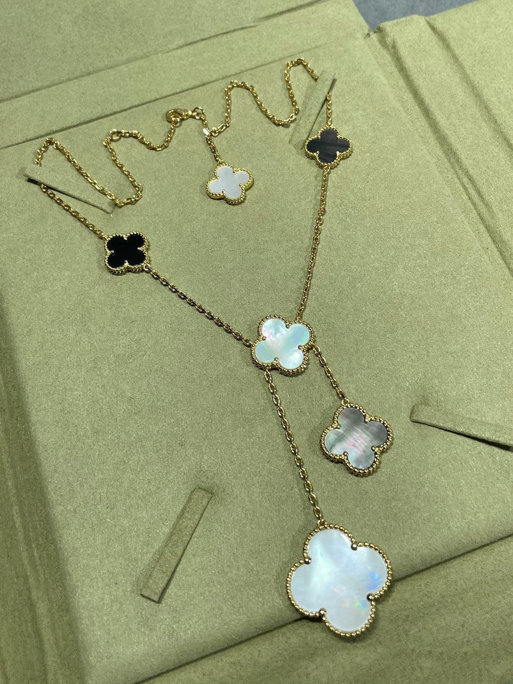 Van Cleef & Arpels CLOVER 6 MOTIF MOP ONYX GOLD NECKLACE