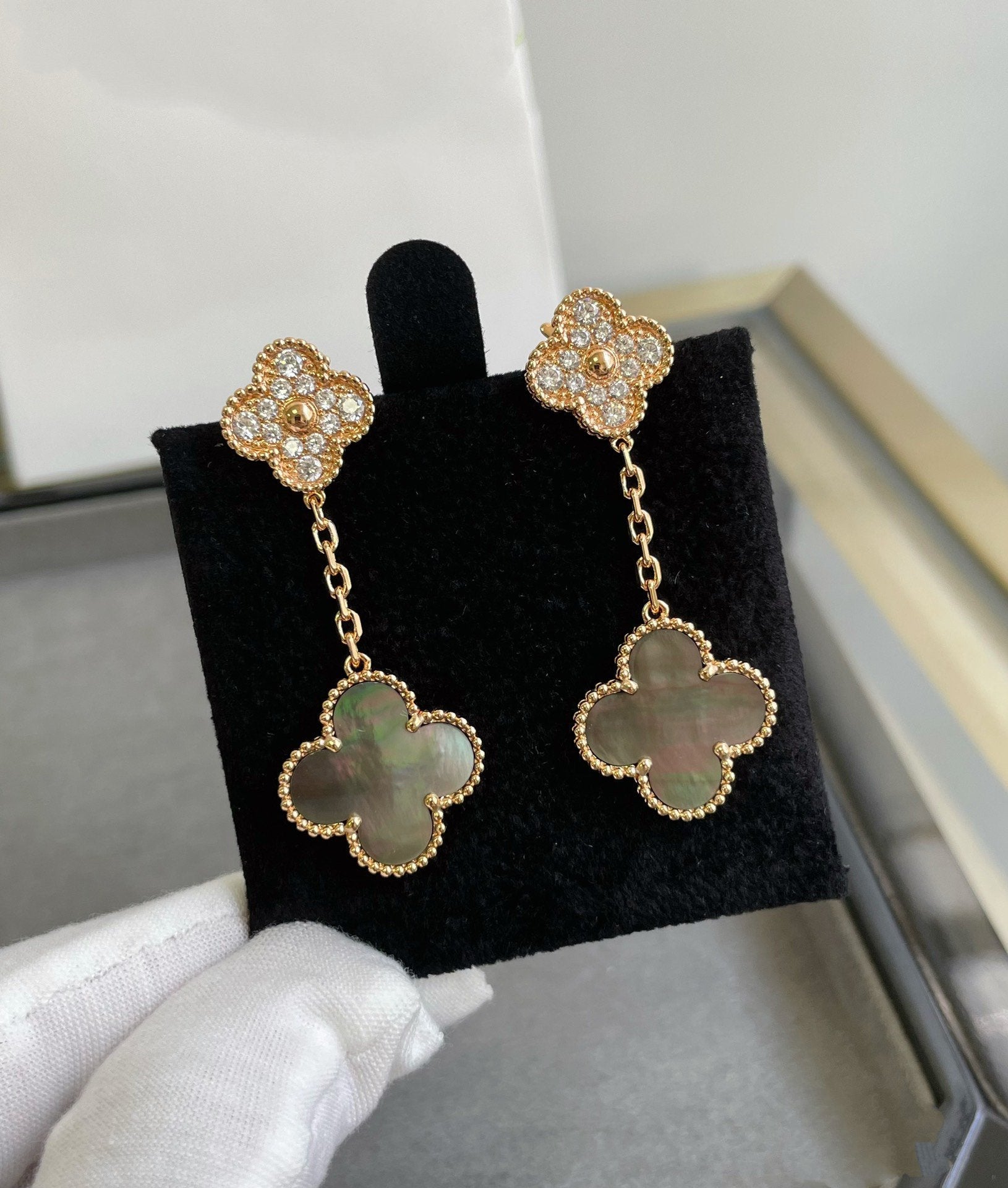 Van Cleef & Arpels CLOVER 2 MOTIF DIAMOND DARK MOP EARRINGS