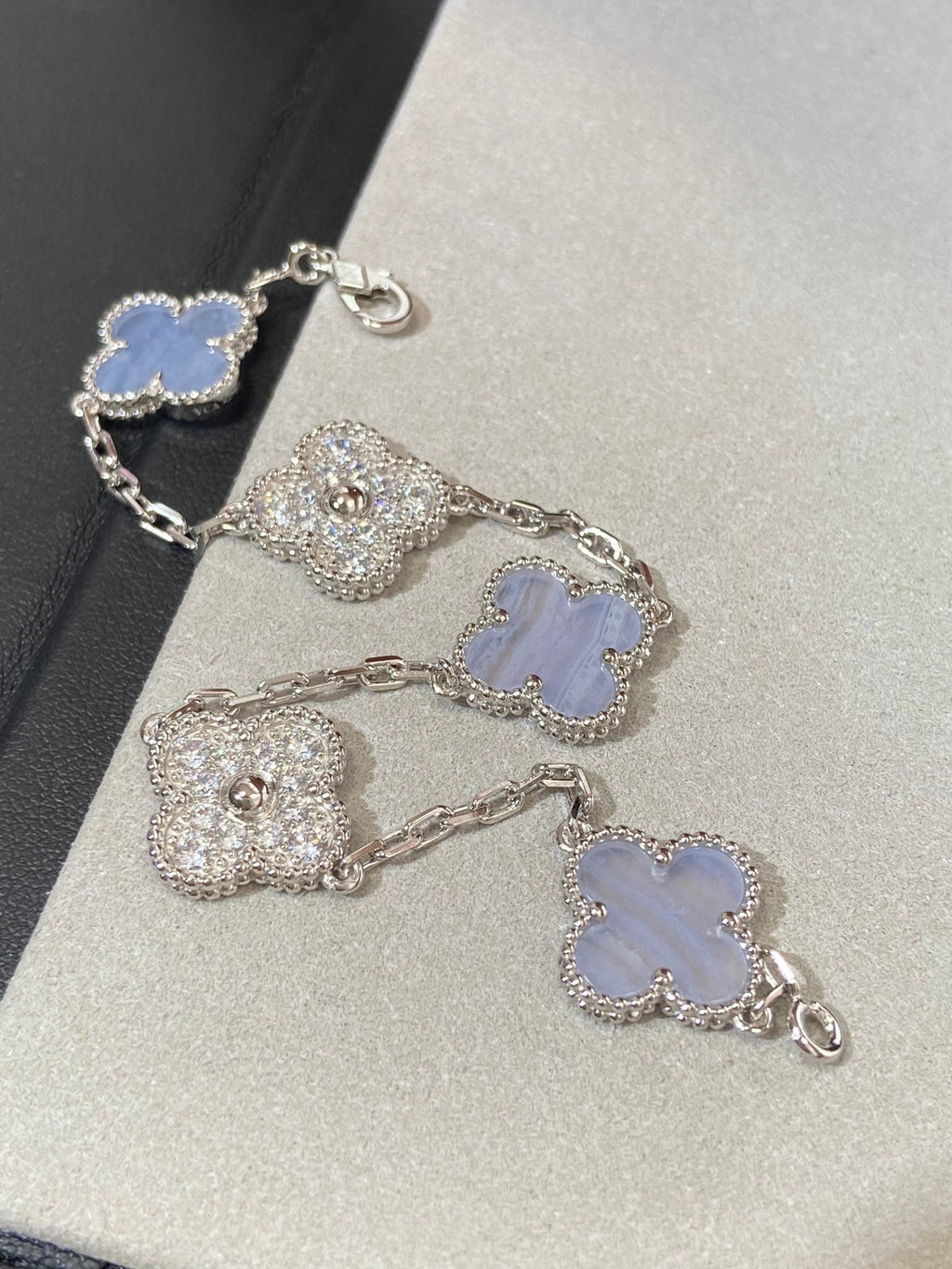 Van Cleef & Arpels CLOVER 5 MOTIF SILVER CHALCEDONY DIAMOND BRACELET