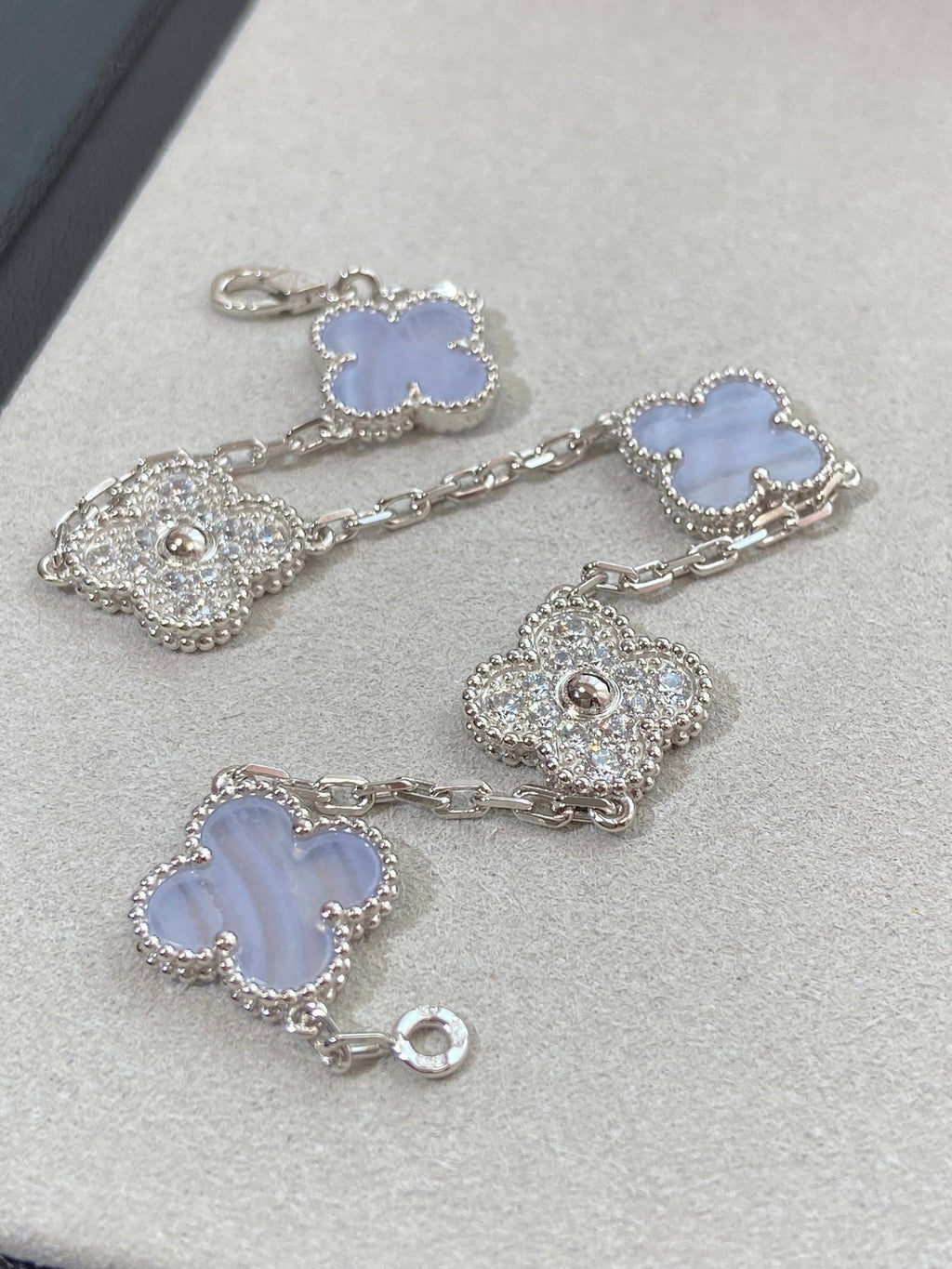 Van Cleef & Arpels CLOVER 5 MOTIF SILVER CHALCEDONY DIAMOND BRACELET
