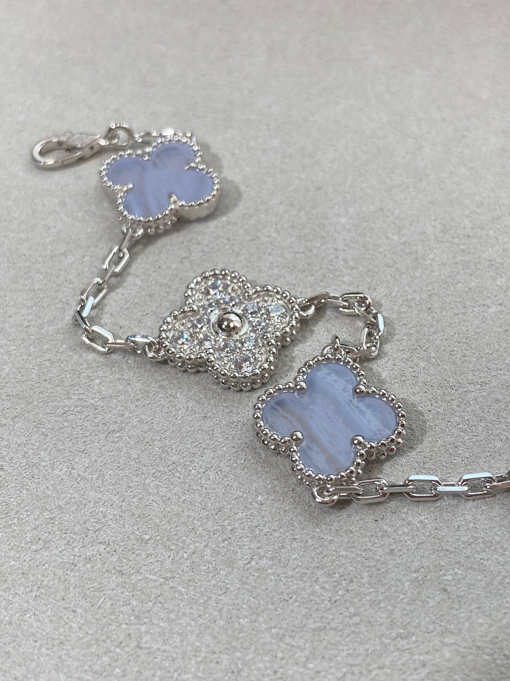 Van Cleef & Arpels CLOVER 5 MOTIF SILVER CHALCEDONY DIAMOND BRACELET