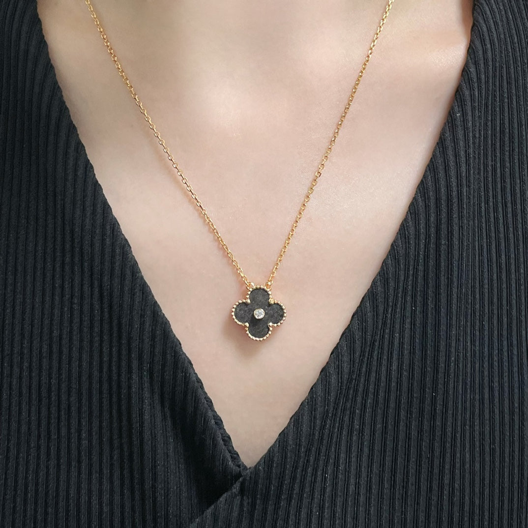 Van Cleef & Arpels CLOVER GREY MOP DIAMOND PINK GOLD NECKLACE