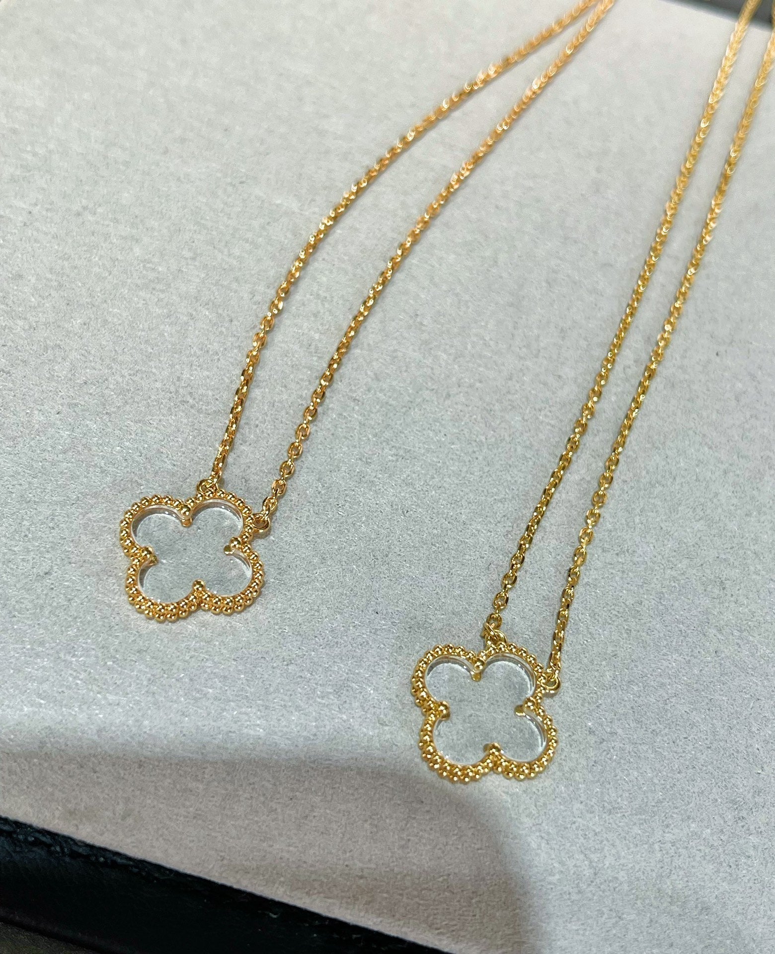 Van Cleef & Arpels CLOVER ROCK CRYSTAL PINK GOLD NECKLACE