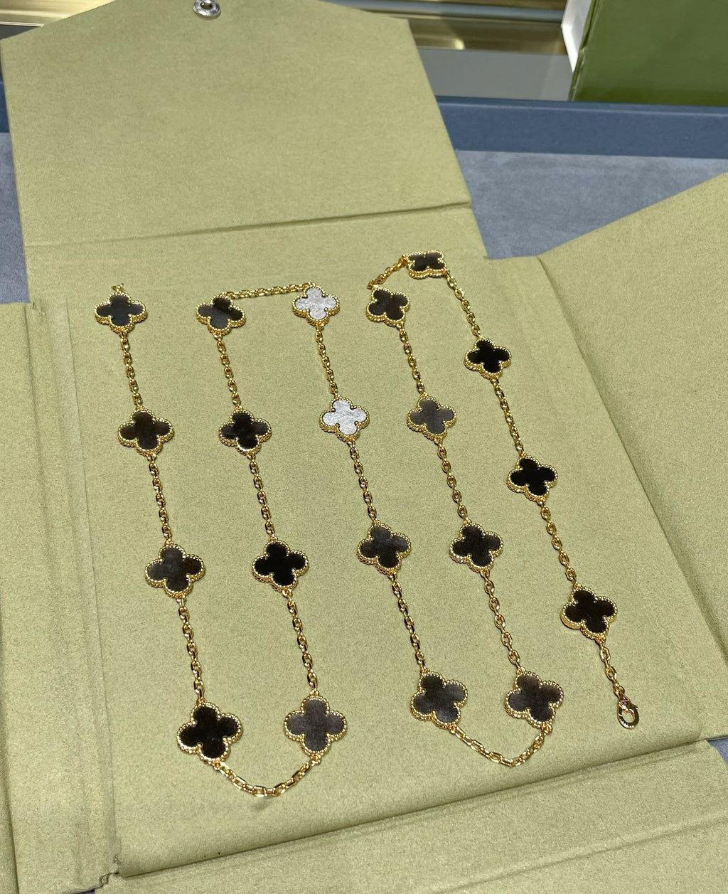 Van Cleef & Arpels CLOVER 20 MOTIF GREY MOP PINK GOLD NECKLACE