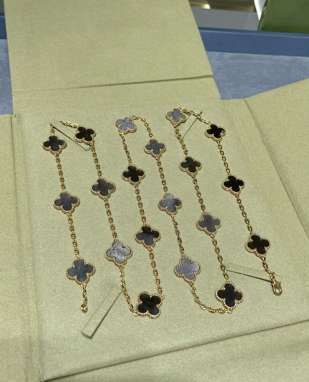 Van Cleef & Arpels CLOVER 20 MOTIF GREY MOP PINK GOLD NECKLACE