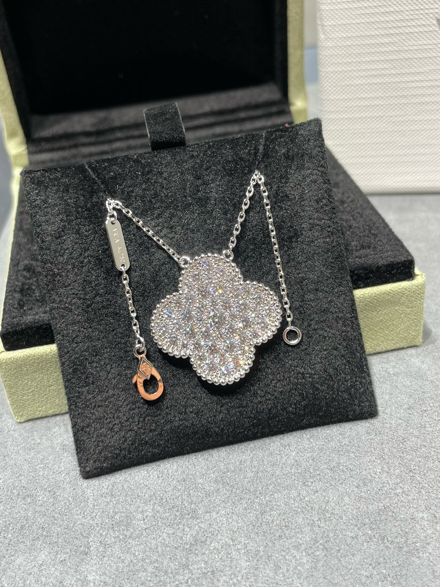 Van Cleef & Arpels CLOVER LARGE PENDANT DIAMOND PAVED SILVER NECKLACE