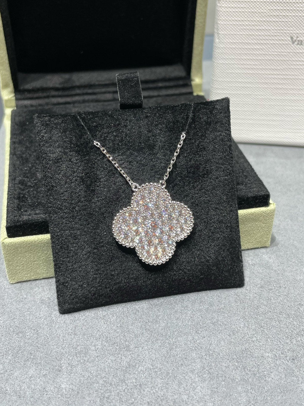 Van Cleef & Arpels CLOVER LARGE PENDANT DIAMOND PAVED SILVER NECKLACE