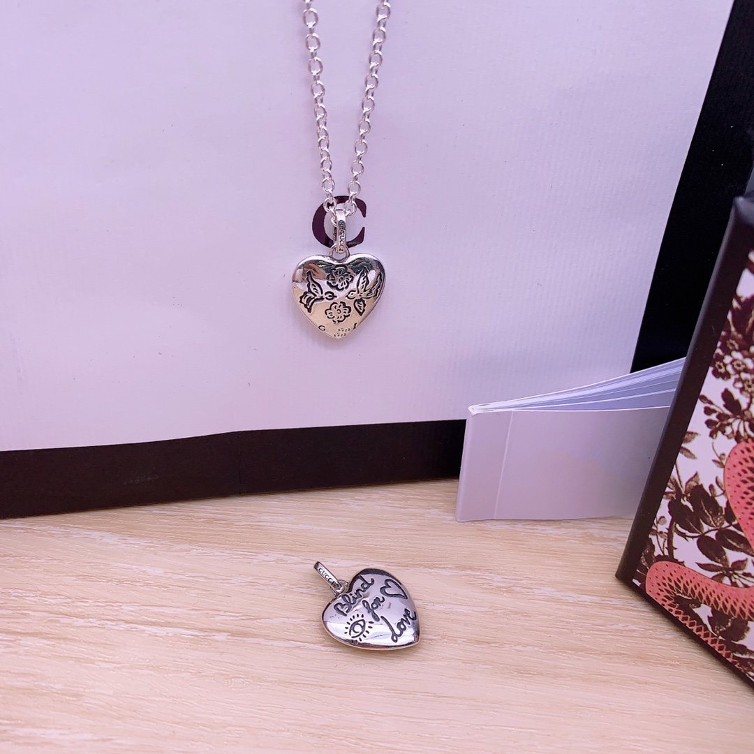 GUCCI BLIND FOR LOVE STERLING SILVER HEART PENDANT NECKLACE