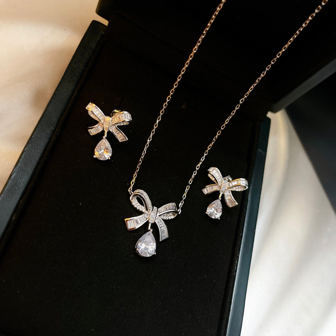 FENDI TILDA BOW BAGUETTE CUT SILVER DIAMOND DROP NECKLACE