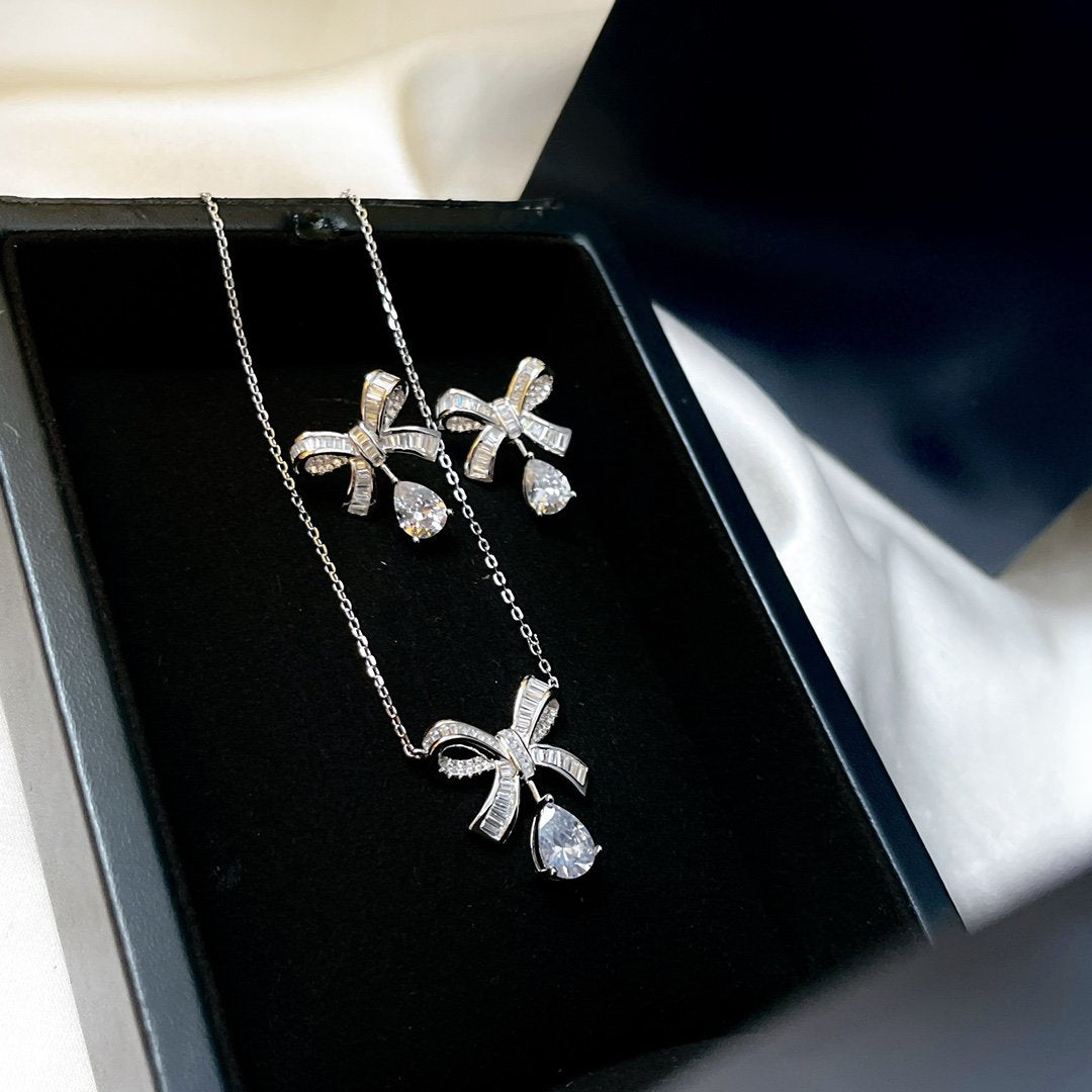 FENDI TILDA BOW BAGUETTE CUT SILVER DIAMOND DROP NECKLACE