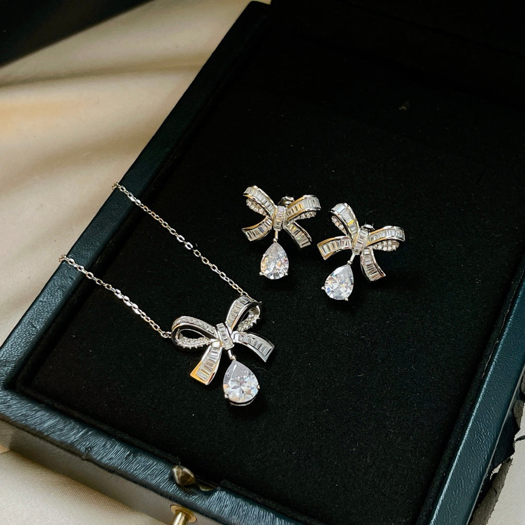 FENDI TILDA BOW BAGUETTE CUT SILVER DIAMOND DROP NECKLACE