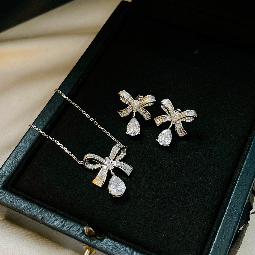 FENDI TILDA BOW BAGUETTE CUT SILVER DIAMOND DROP NECKLACE