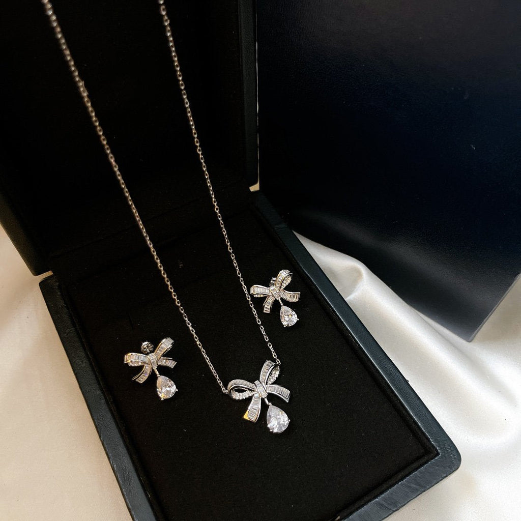 FENDI TILDA BOW BAGUETTE CUT SILVER DIAMOND DROP NECKLACE