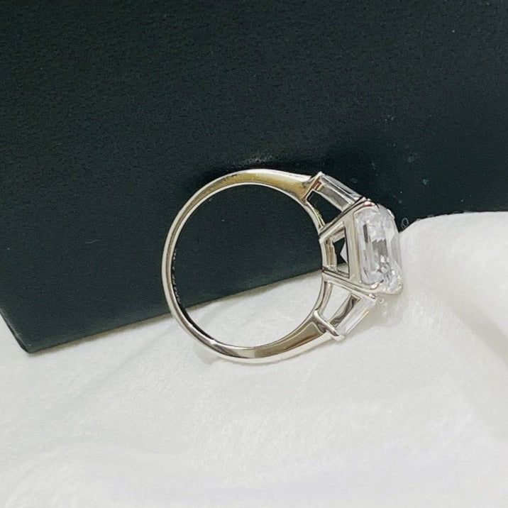 GRAFF PROMISE SQUARE EMERALD CUT SILVER DIAMOND RING