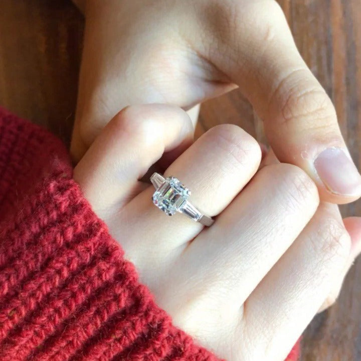 GRAFF PROMISE SQUARE EMERALD CUT SILVER DIAMOND RING