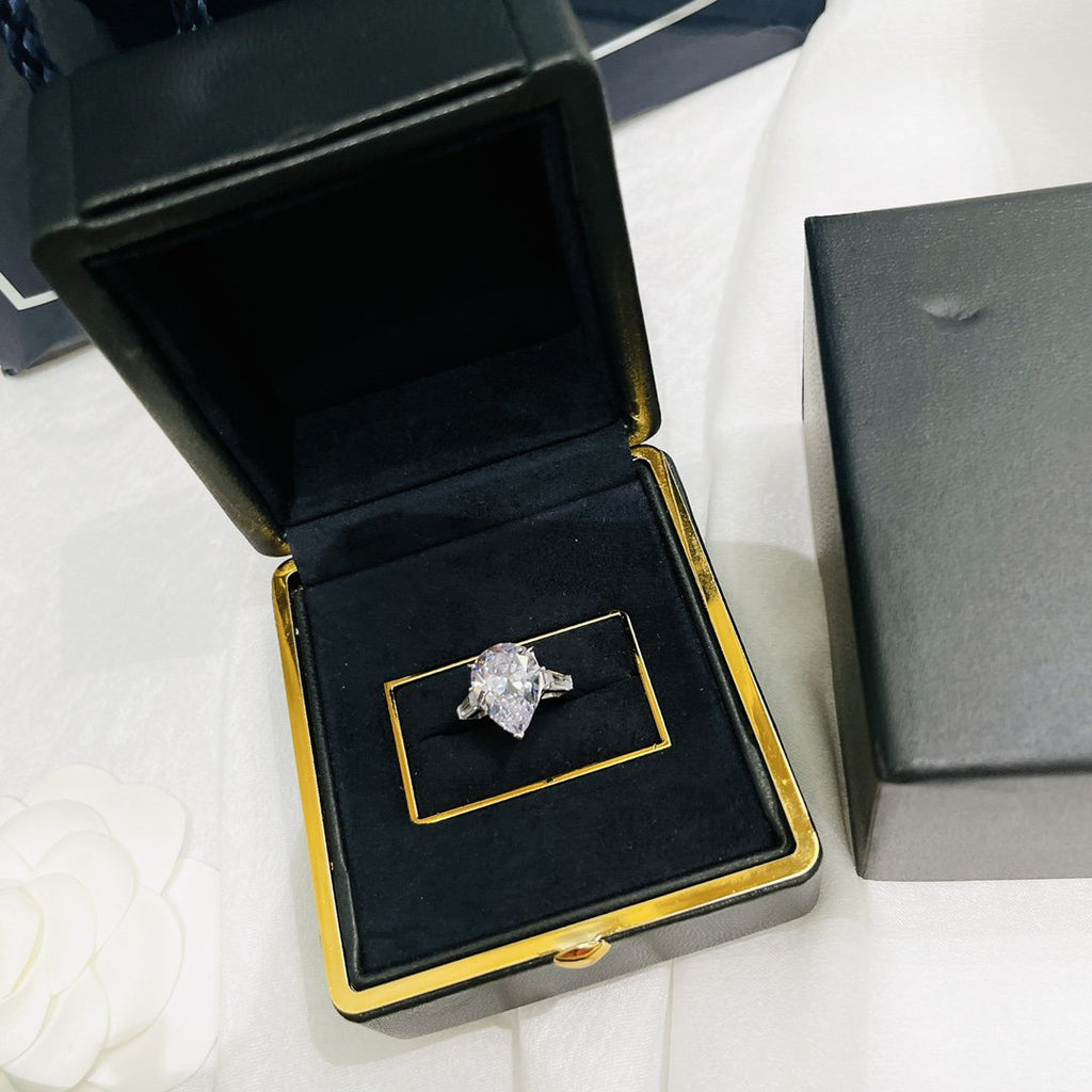 GRAFF PROMISE PEAR SHAPE SILVER DIAMOND ENGAGEMENT RING