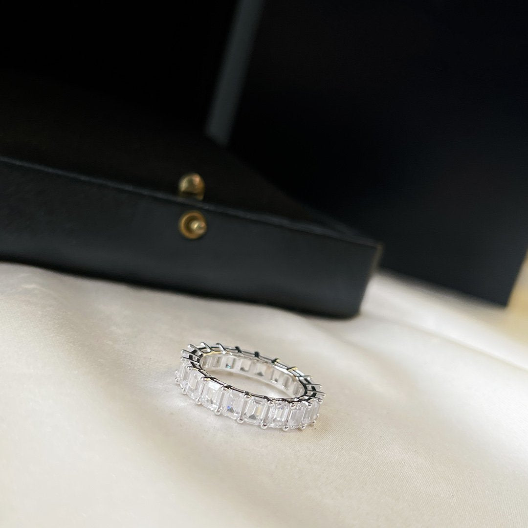 GRAFF EMERALD CUT SILVER DIAMOND BAND RING