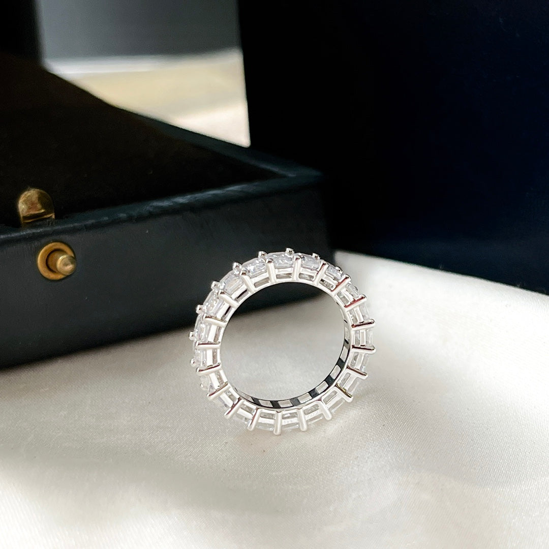 GRAFF EMERALD CUT SILVER DIAMOND BAND RING