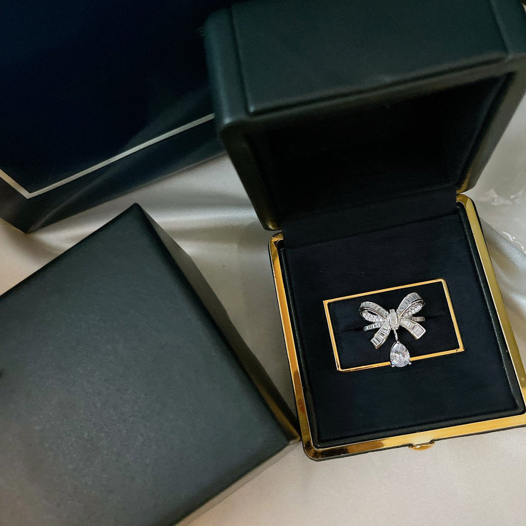 FENDI TILDAS BOW BAGUETTE CUT SILVER DIAMOND DROP RING