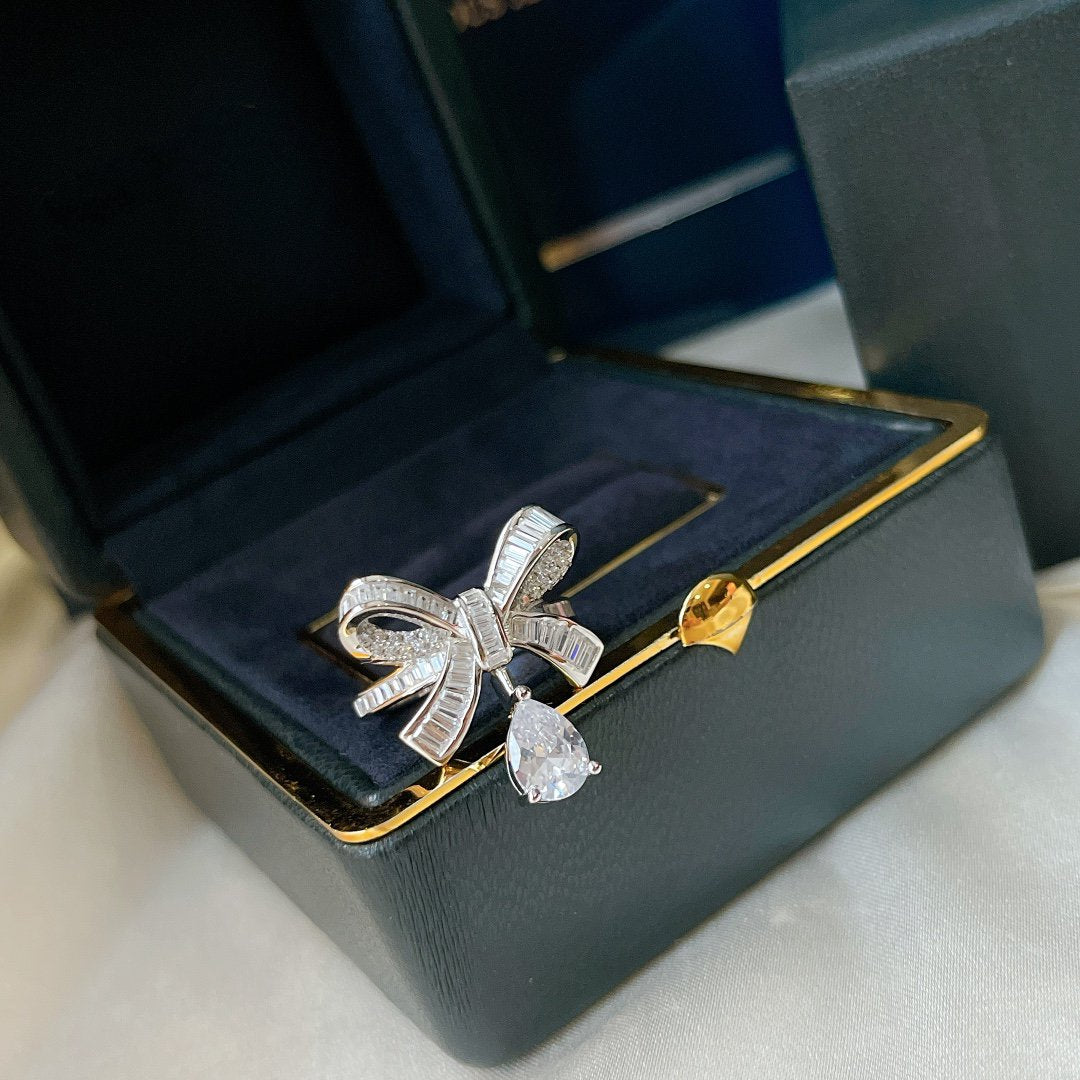 FENDI TILDAS BOW BAGUETTE CUT SILVER DIAMOND DROP RING