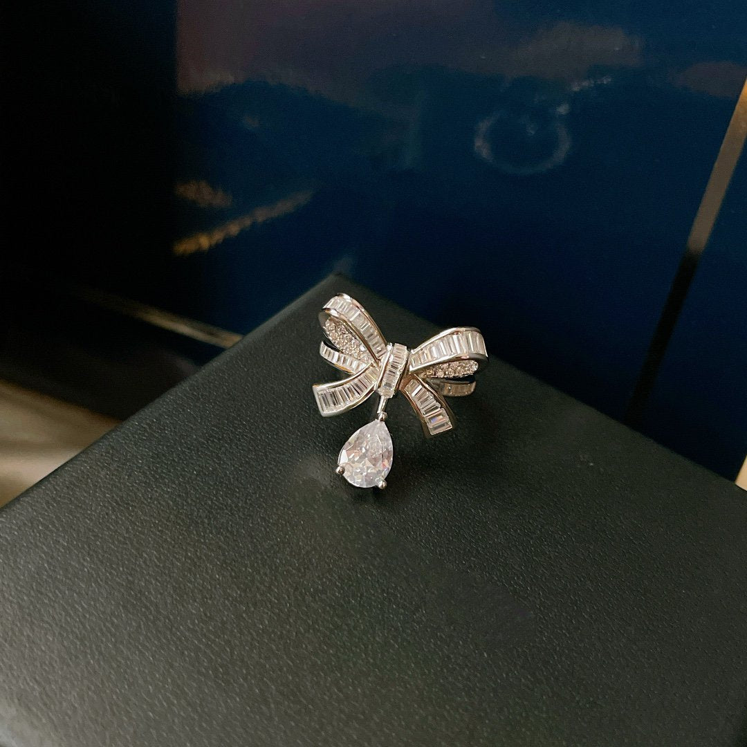 FENDI TILDAS BOW BAGUETTE CUT SILVER DIAMOND DROP RING