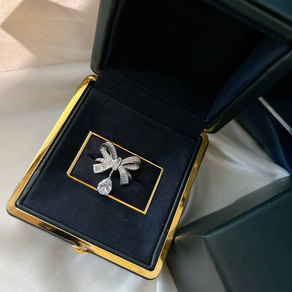 FENDI TILDAS BOW BAGUETTE CUT SILVER DIAMOND DROP RING