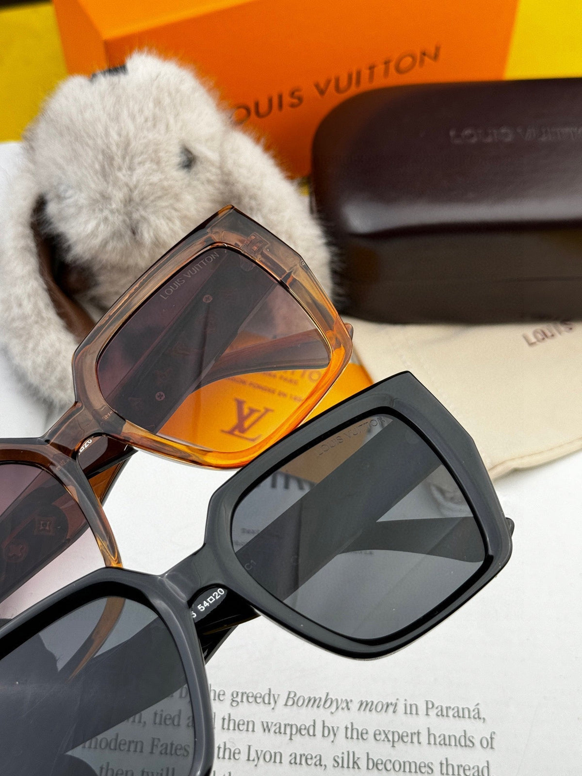 LOUIS VUITTON SQUARE SUNGLASSES L6133 IN ACETATE FRAME EMBOSSED LOGO
