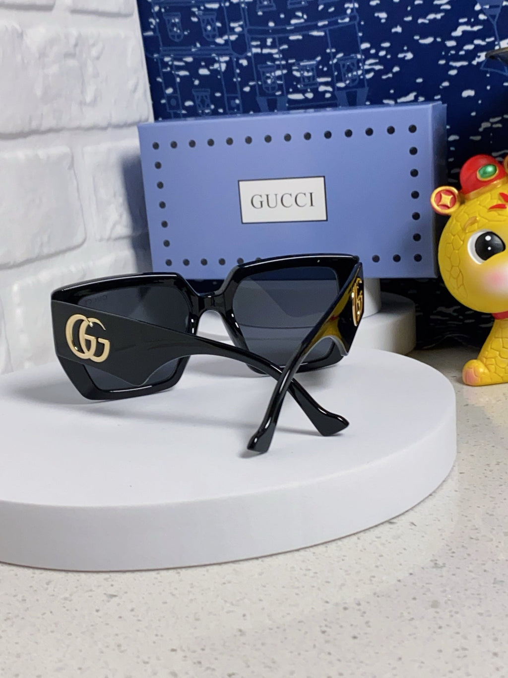 GUCCI SQUARE FRAME SUNGLASSES 573303 IN ACETATE EMBOSSED LOGO