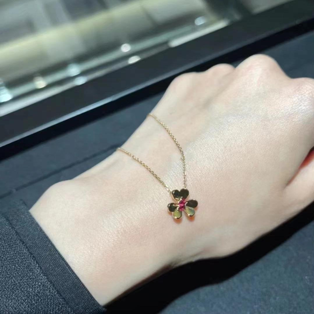 Van Cleef & Arpels FRIVOLE GOLD FLOWER NECKLACE
