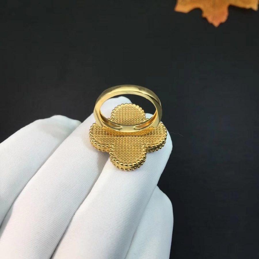Van Cleef & Arpels CLOVER MALACHITE RING